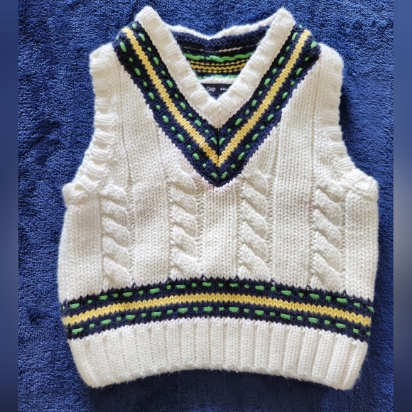 Baby Gap White Cable Knit Baby 6-12M V-neck Sweater‎ Vest - Picture 1 of 3